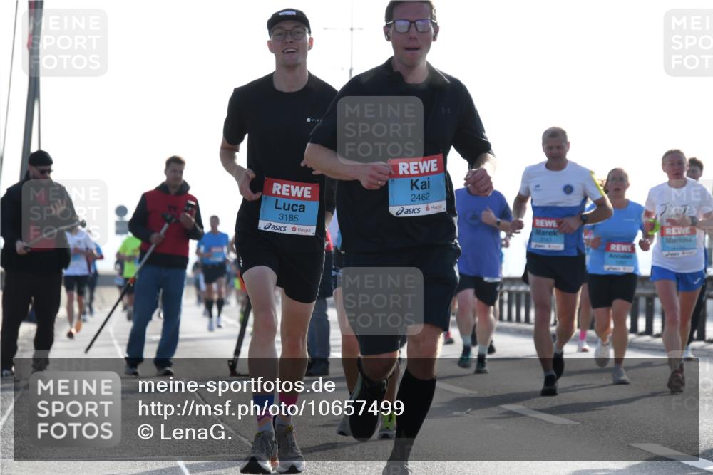 03.10.2026 - Köhlbrandbrückenlauf LenaG. http://msf.ph/oto/10657499 03.10.2026 09:22:52 Position 1 2462, 3185, 2144 meine-sportfotos.de