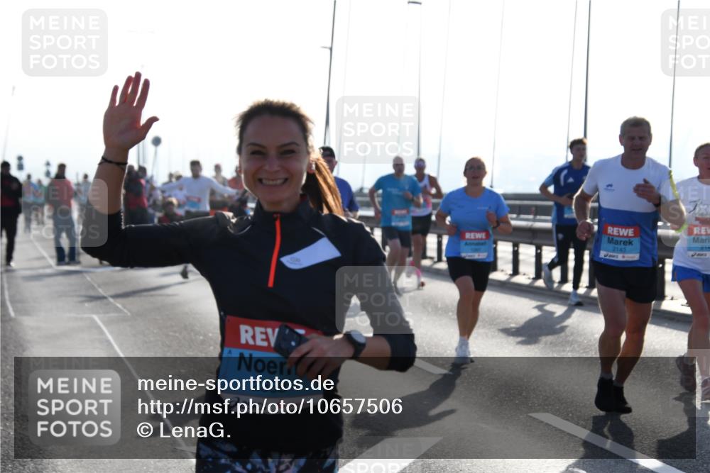03.10.2026 - Köhlbrandbrückenlauf LenaG. http://msf.ph/oto/10657506 03.10.2026 09:22:59 Position 1 2368, 214, 2143 meine-sportfotos.de