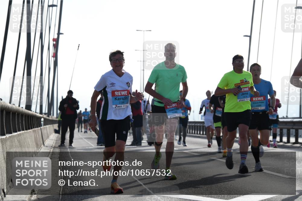 03.10.2026 - Köhlbrandbrückenlauf LenaG. http://msf.ph/oto/10657532 03.10.2026 09:23:08 Position 1 2394, 2163, 1878, 2386 meine-sportfotos.de