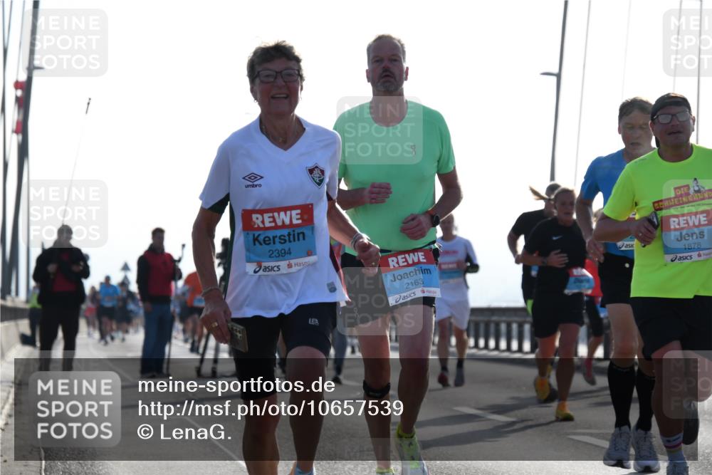 03.10.2026 - Köhlbrandbrückenlauf LenaG. http://msf.ph/oto/10657539 03.10.2026 09:23:10 Position 1 2394, 2163, 1878 meine-sportfotos.de