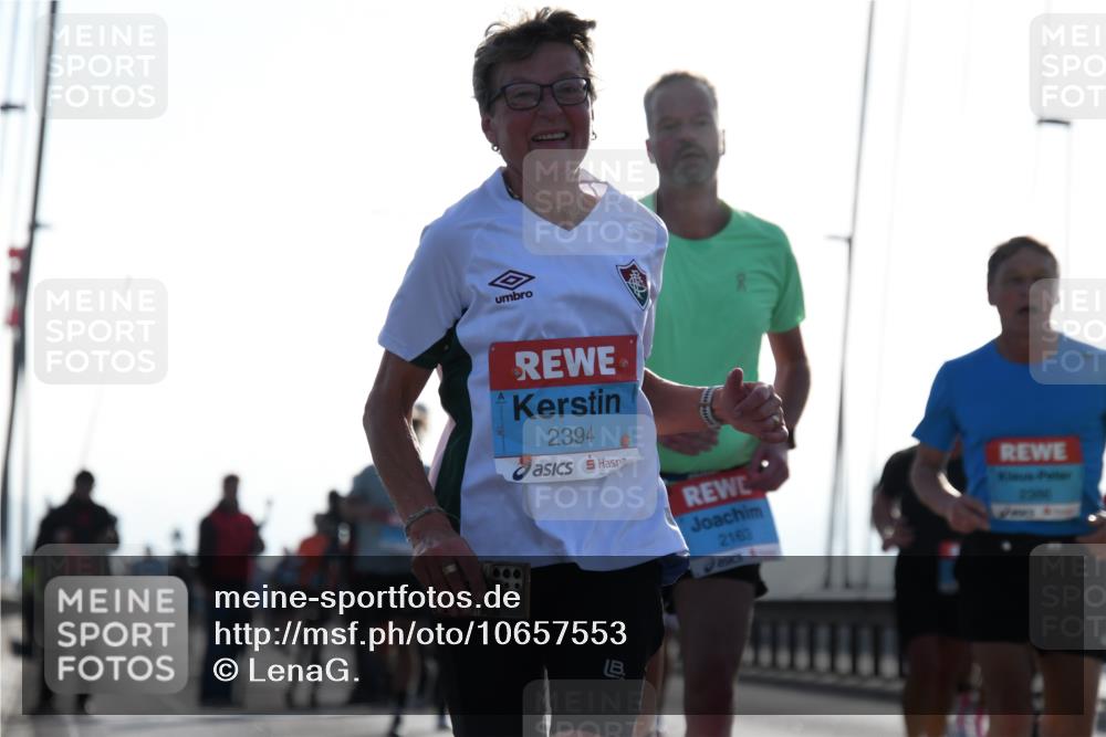 03.10.2026 - Köhlbrandbrückenlauf LenaG. http://msf.ph/oto/10657553 03.10.2026 09:23:10 Position 1 2394, 2163, 2396 meine-sportfotos.de