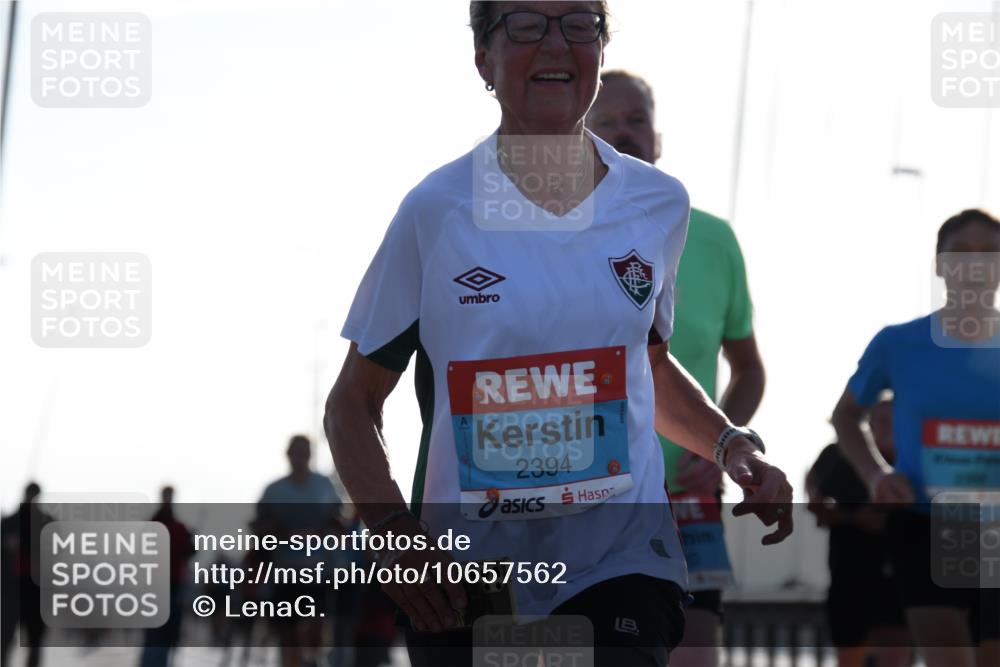 03.10.2026 - Köhlbrandbrückenlauf LenaG. http://msf.ph/oto/10657562 03.10.2026 09:23:11 Position 1 2394 meine-sportfotos.de