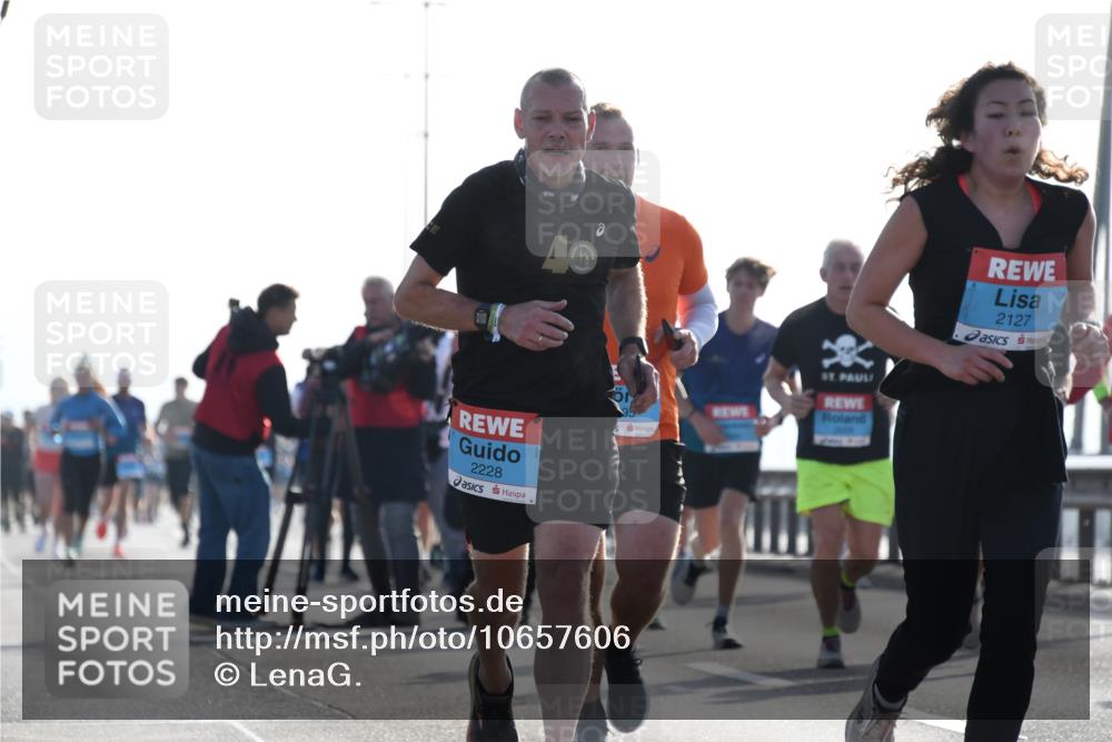 03.10.2026 - Köhlbrandbrückenlauf LenaG. http://msf.ph/oto/10657606 03.10.2026 09:23:22 Position 1 40, 2228, 2127 meine-sportfotos.de