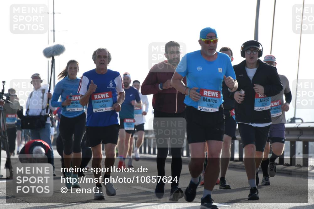 03.10.2026 - Köhlbrandbrückenlauf LenaG. http://msf.ph/oto/10657624 03.10.2026 09:23:34 Position 1 2533, 1222, 1262, 2252, 02204 meine-sportfotos.de
