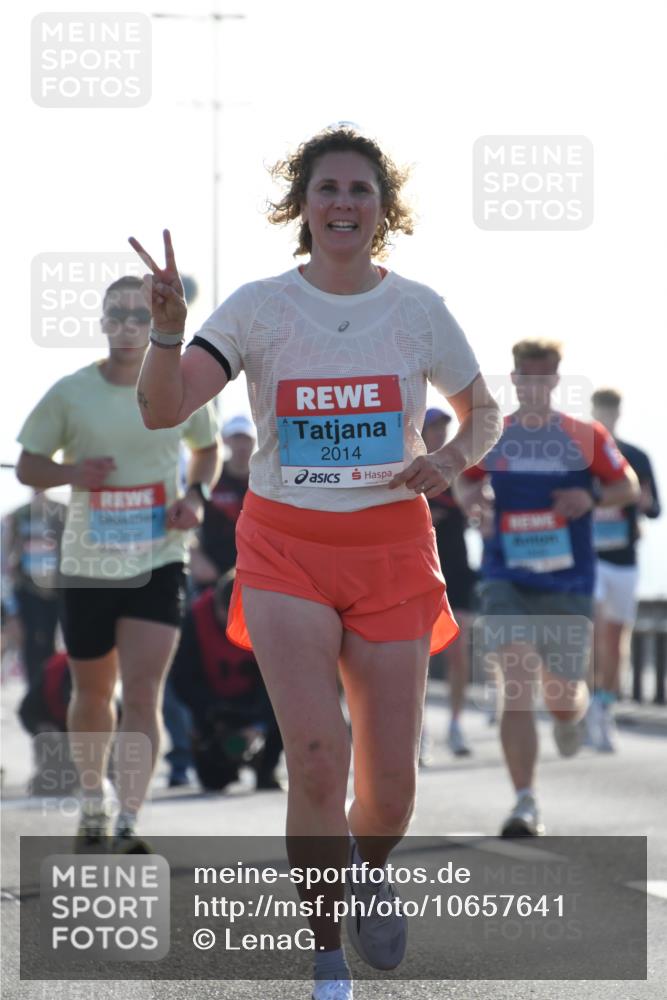 03.10.2026 - Köhlbrandbrückenlauf LenaG. http://msf.ph/oto/10657641 03.10.2026 09:23:44 Position 1 2014 meine-sportfotos.de