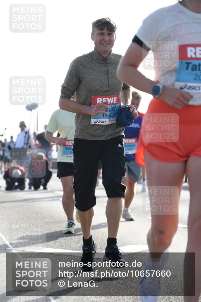 03.10.2026 - Köhlbrandbrückenlauf LenaG. http://msf.ph/oto/10657660 03.10.2026 09:23:48 Position 1 2, 1646, 20 meine-sportfotos.de