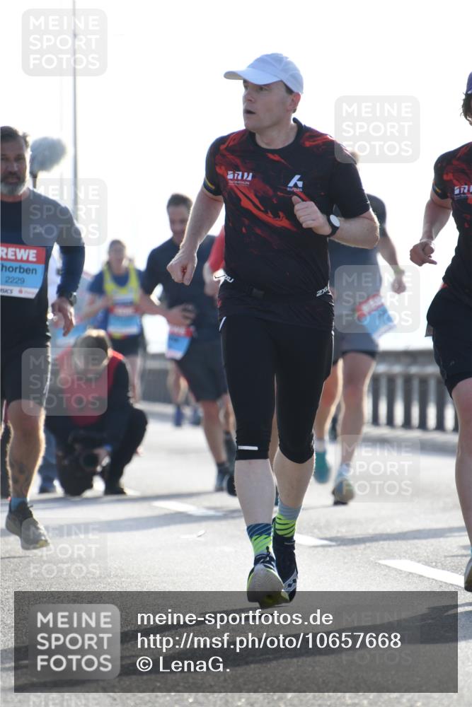 03.10.2026 - Köhlbrandbrückenlauf LenaG. http://msf.ph/oto/10657668 03.10.2026 09:23:52 Position 1 2229 meine-sportfotos.de