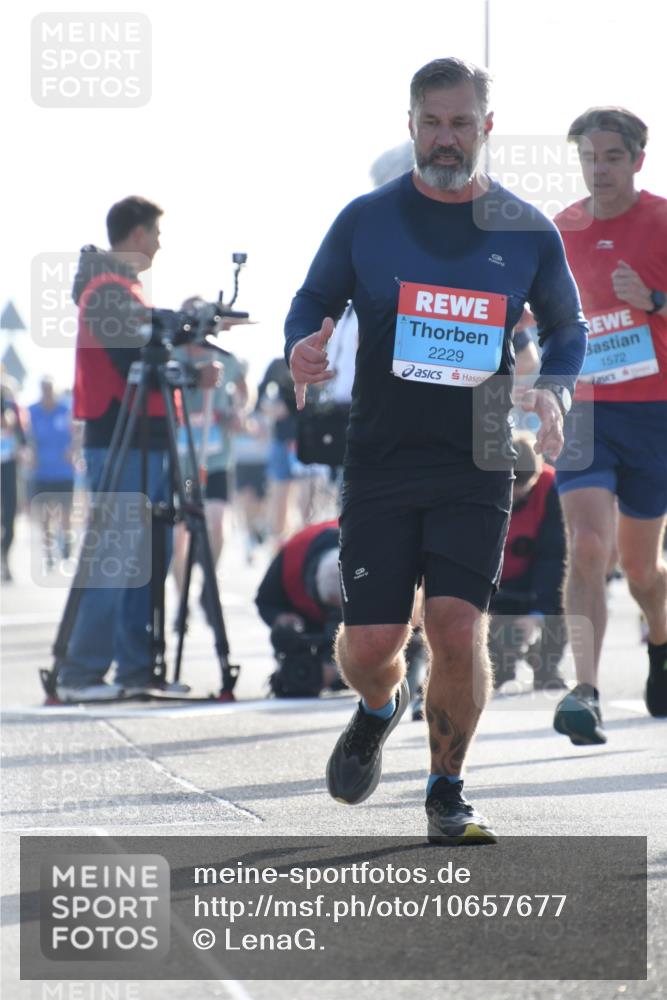 03.10.2026 - Köhlbrandbrückenlauf LenaG. http://msf.ph/oto/10657677 03.10.2026 09:23:54 Position 1 2229, 1572 meine-sportfotos.de