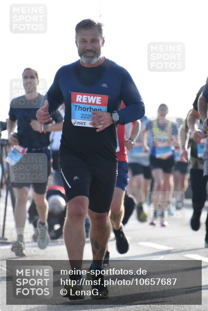 03.10.2026 - Köhlbrandbrückenlauf LenaG. http://msf.ph/oto/10657687 03.10.2026 09:23:55 Position 1 2229 meine-sportfotos.de