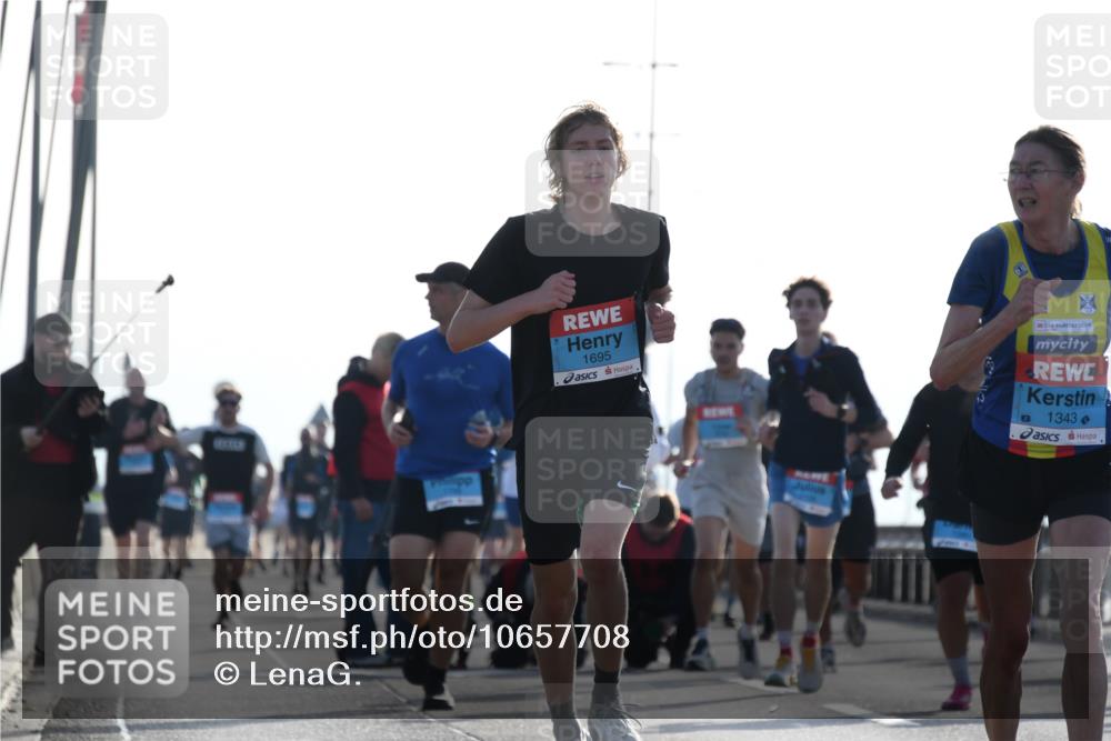03.10.2026 - Köhlbrandbrückenlauf LenaG. http://msf.ph/oto/10657708 03.10.2026 09:24:06 Position 1 1695, 1343 meine-sportfotos.de