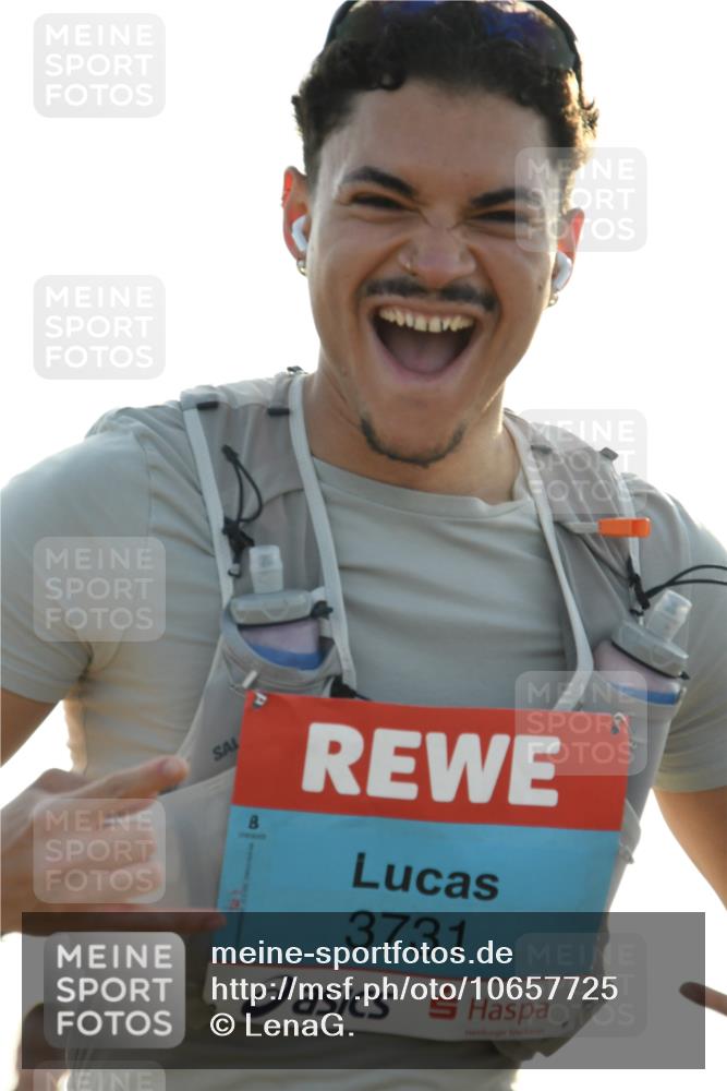 03.10.2026 - Köhlbrandbrückenlauf LenaG. http://msf.ph/oto/10657725 03.10.2026 09:24:18 Position 1 3731 meine-sportfotos.de