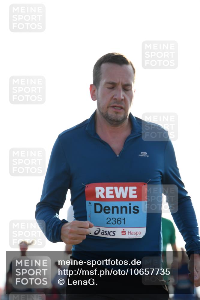 03.10.2026 - Köhlbrandbrückenlauf LenaG. http://msf.ph/oto/10657735 03.10.2026 09:24:21 Position 1 2361 meine-sportfotos.de