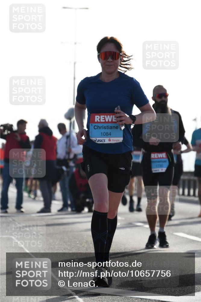 03.10.2026 - Köhlbrandbrückenlauf LenaG. http://msf.ph/oto/10657756 03.10.2026 09:24:25 Position 1 1084, 1730 meine-sportfotos.de