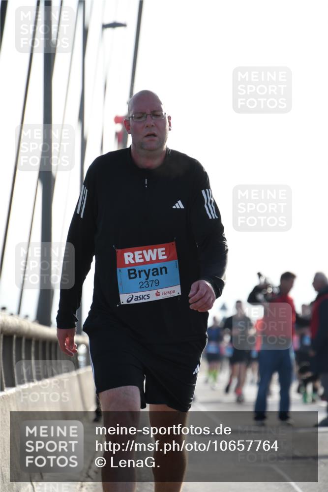 03.10.2026 - Köhlbrandbrückenlauf LenaG. http://msf.ph/oto/10657764 03.10.2026 09:24:27 Position 1 2379 meine-sportfotos.de