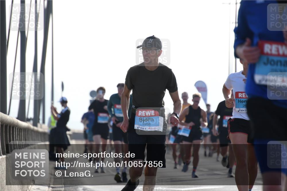 03.10.2026 - Köhlbrandbrückenlauf LenaG. http://msf.ph/oto/10657856 03.10.2026 09:25:29 Position 1 1958, 26, 2532 meine-sportfotos.de