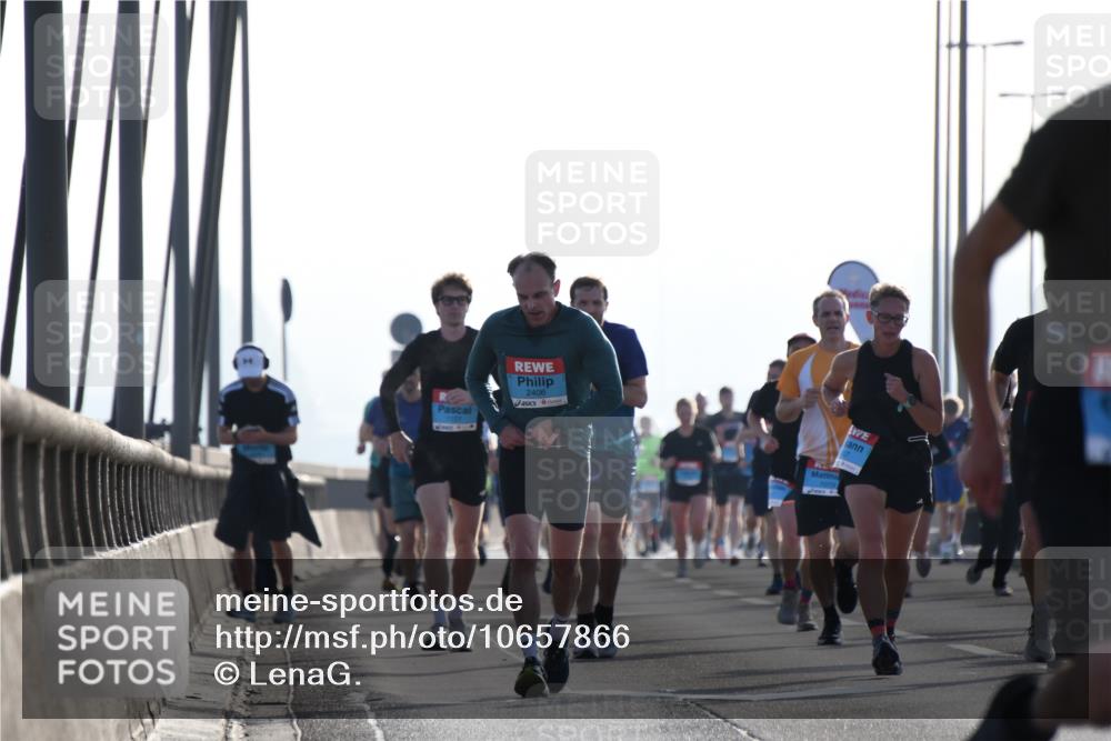 03.10.2026 - Köhlbrandbrückenlauf LenaG. http://msf.ph/oto/10657866 03.10.2026 09:25:32 Position 1 1127, 2406, 1073 meine-sportfotos.de