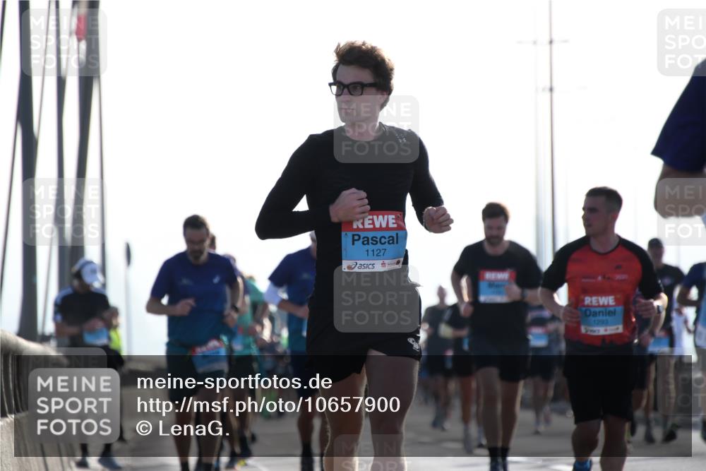 03.10.2026 - Köhlbrandbrückenlauf LenaG. http://msf.ph/oto/10657900 03.10.2026 09:25:43 Position 1 1127, 1293 meine-sportfotos.de