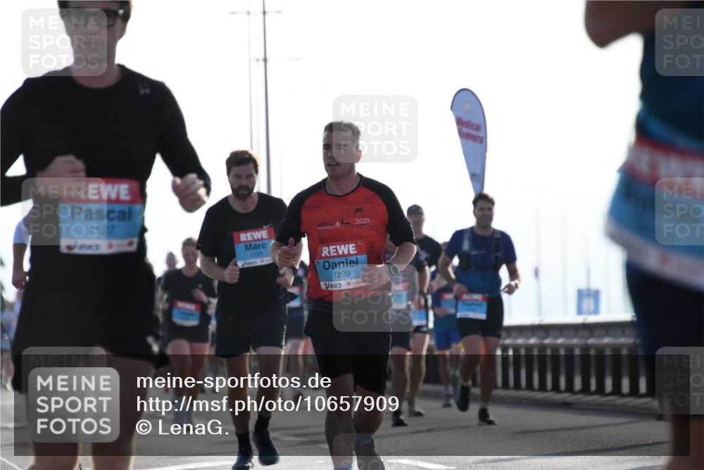 03.10.2026 - Köhlbrandbrückenlauf LenaG. http://msf.ph/oto/10657909 03.10.2026 09:25:45 Position 1 1127, 1791, 2020, 1293 meine-sportfotos.de
