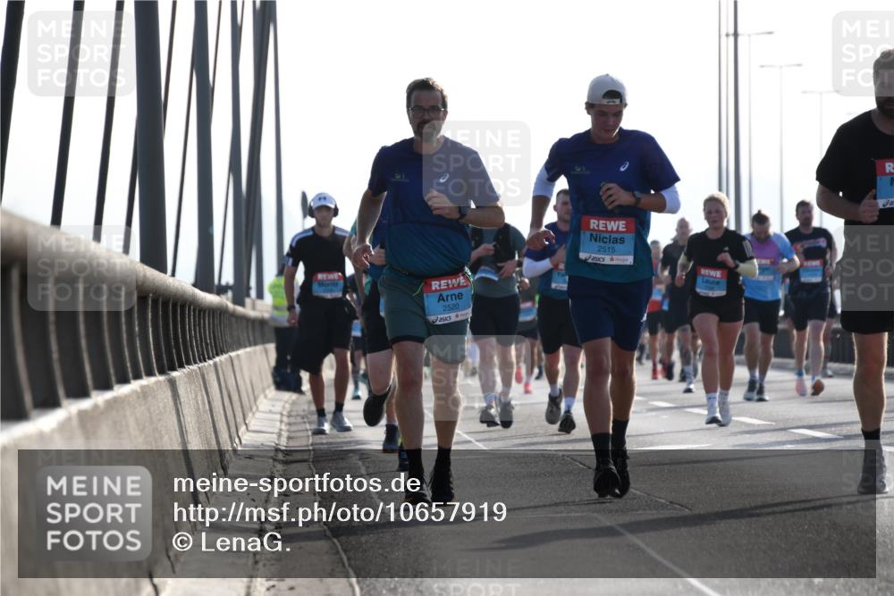 03.10.2026 - Köhlbrandbrückenlauf LenaG. http://msf.ph/oto/10657919 03.10.2026 09:25:48 Position 1 2520, 2515 meine-sportfotos.de