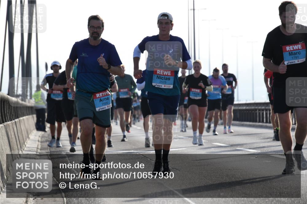 03.10.2026 - Köhlbrandbrückenlauf LenaG. http://msf.ph/oto/10657930 03.10.2026 09:25:49 Position 1 2520, 2515, 1791 meine-sportfotos.de