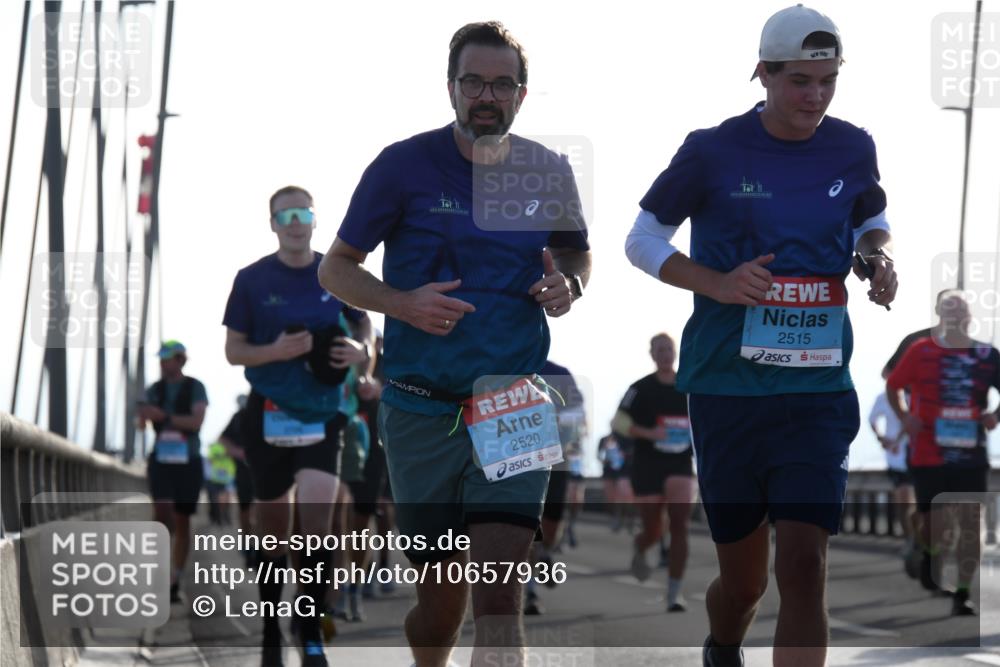 03.10.2026 - Köhlbrandbrückenlauf LenaG. http://msf.ph/oto/10657936 03.10.2026 09:25:54 Position 1 2520, 2515 meine-sportfotos.de