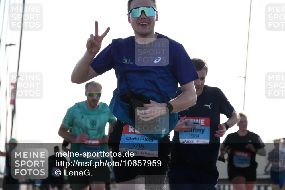 03.10.2026 - Köhlbrandbrückenlauf LenaG. http://msf.ph/oto/10657959 03.10.2026 09:25:58 Position 1 2384, 3704 meine-sportfotos.de