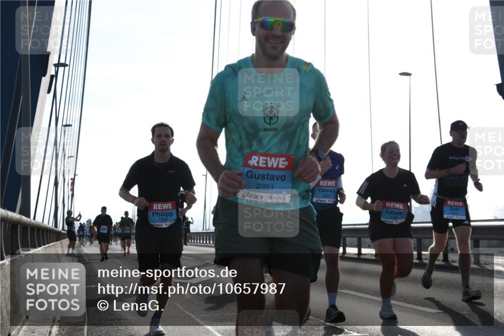 03.10.2026 - Köhlbrandbrückenlauf LenaG. http://msf.ph/oto/10657987 03.10.2026 09:26:02 Position 1 1339, 2351, 2264, 2343, 2296 meine-sportfotos.de