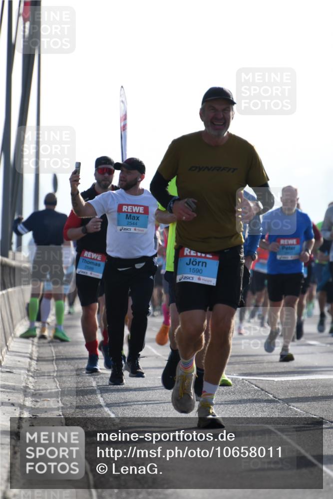 03.10.2026 - Köhlbrandbrückenlauf LenaG. http://msf.ph/oto/10658011 03.10.2026 09:26:19 Position 1 2588, 2544, 1590 meine-sportfotos.de
