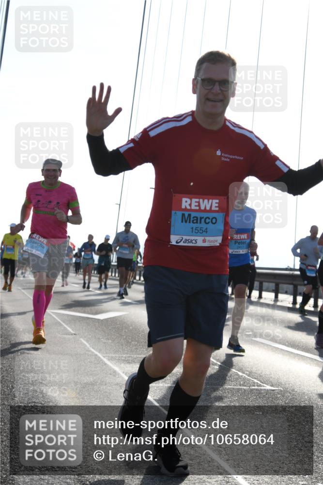 03.10.2026 - Köhlbrandbrückenlauf LenaG. http://msf.ph/oto/10658064 03.10.2026 09:26:34 Position 1 1554, 2417, 2363 meine-sportfotos.de