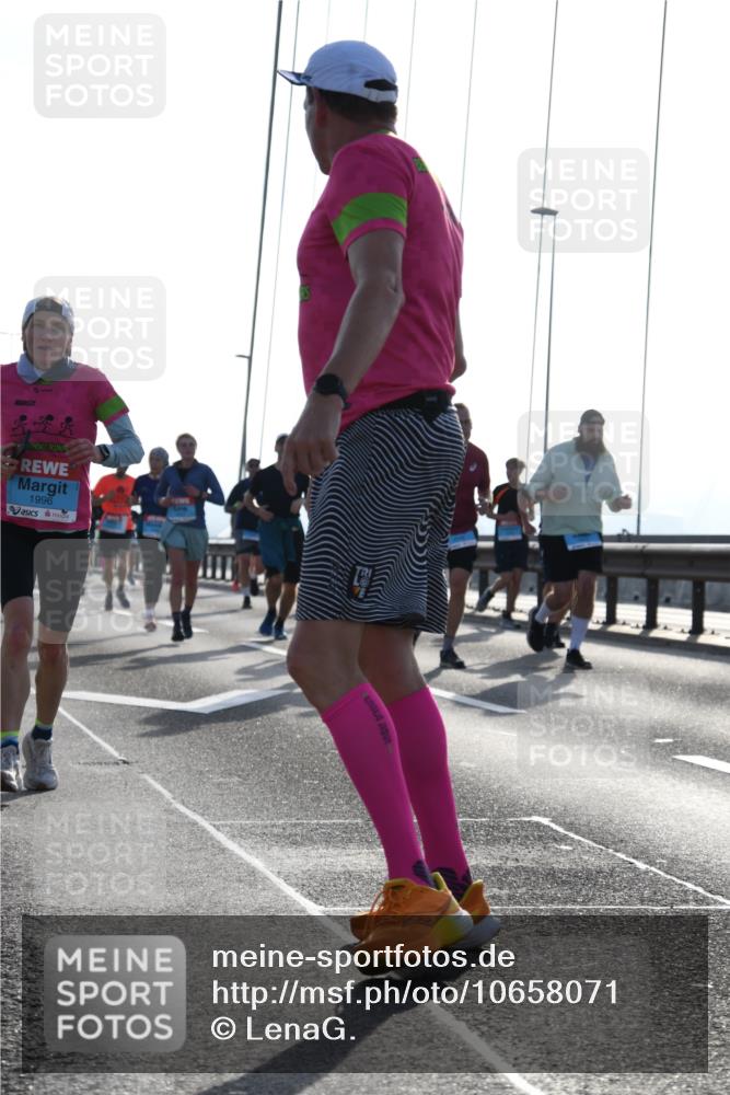 03.10.2026 - Köhlbrandbrückenlauf LenaG. http://msf.ph/oto/10658071 03.10.2026 09:26:36 Position 1 1996 meine-sportfotos.de