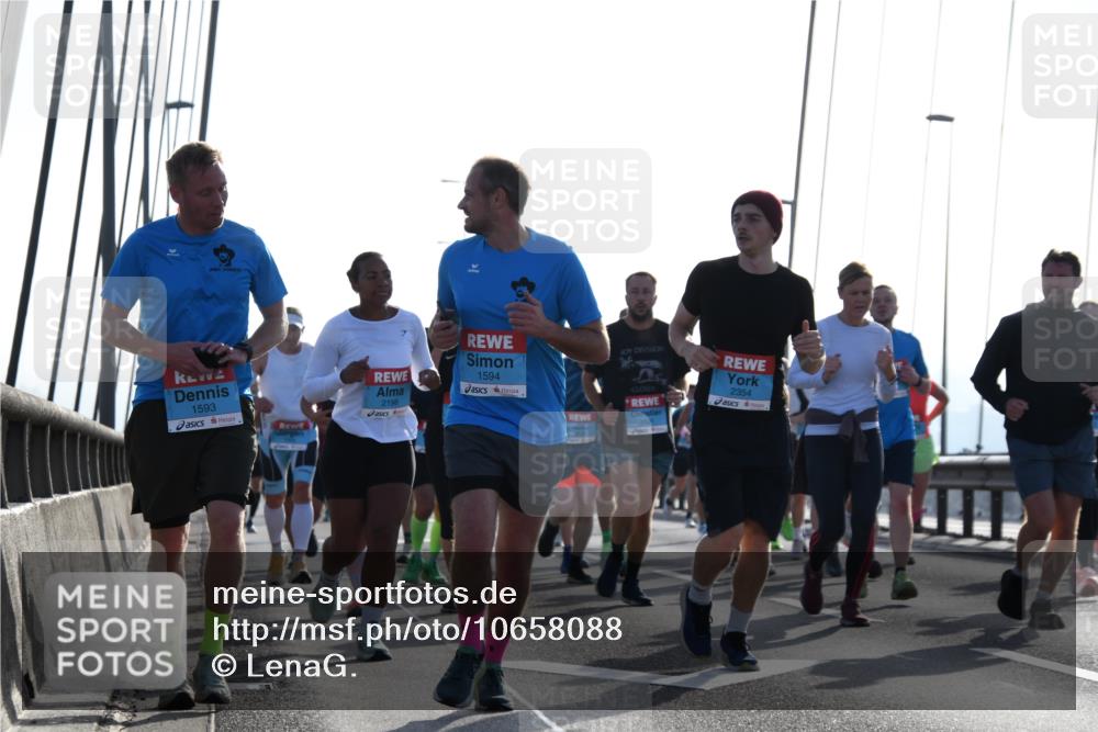 03.10.2026 - Köhlbrandbrückenlauf LenaG. http://msf.ph/oto/10658088 03.10.2026 09:26:45 Position 1 1593, 2354, 1594, 2196 meine-sportfotos.de