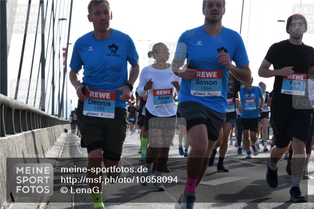 03.10.2026 - Köhlbrandbrückenlauf LenaG. http://msf.ph/oto/10658094 03.10.2026 09:26:47 Position 1 1593, 2196, 1594, 2354 meine-sportfotos.de