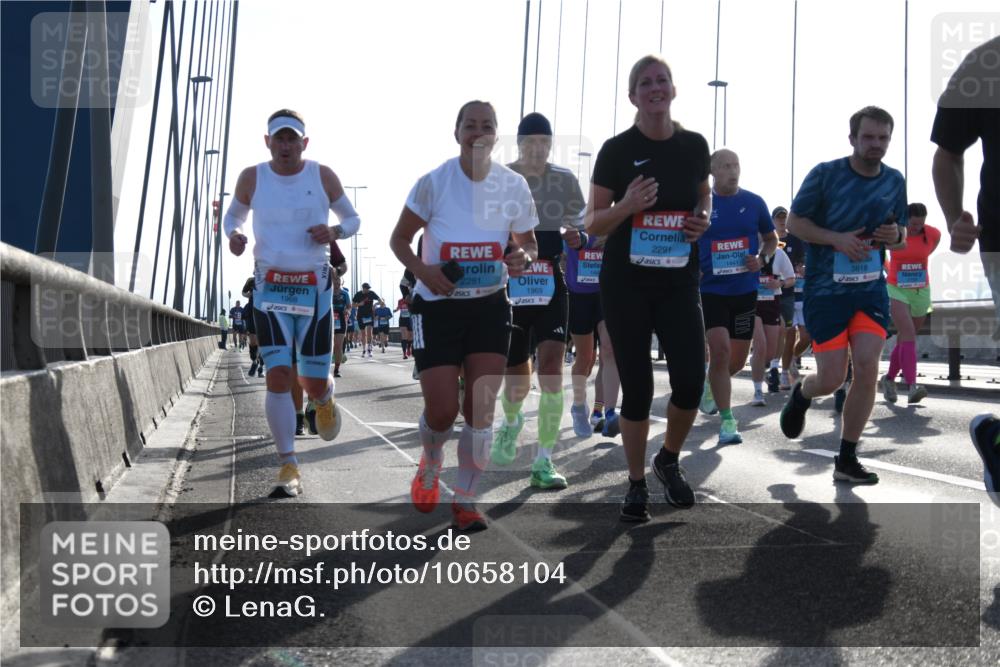 03.10.2026 - Köhlbrandbrückenlauf LenaG. http://msf.ph/oto/10658104 03.10.2026 09:26:51 Position 1 1968, 2291, 1441, 3818, 1969, 2281 meine-sportfotos.de