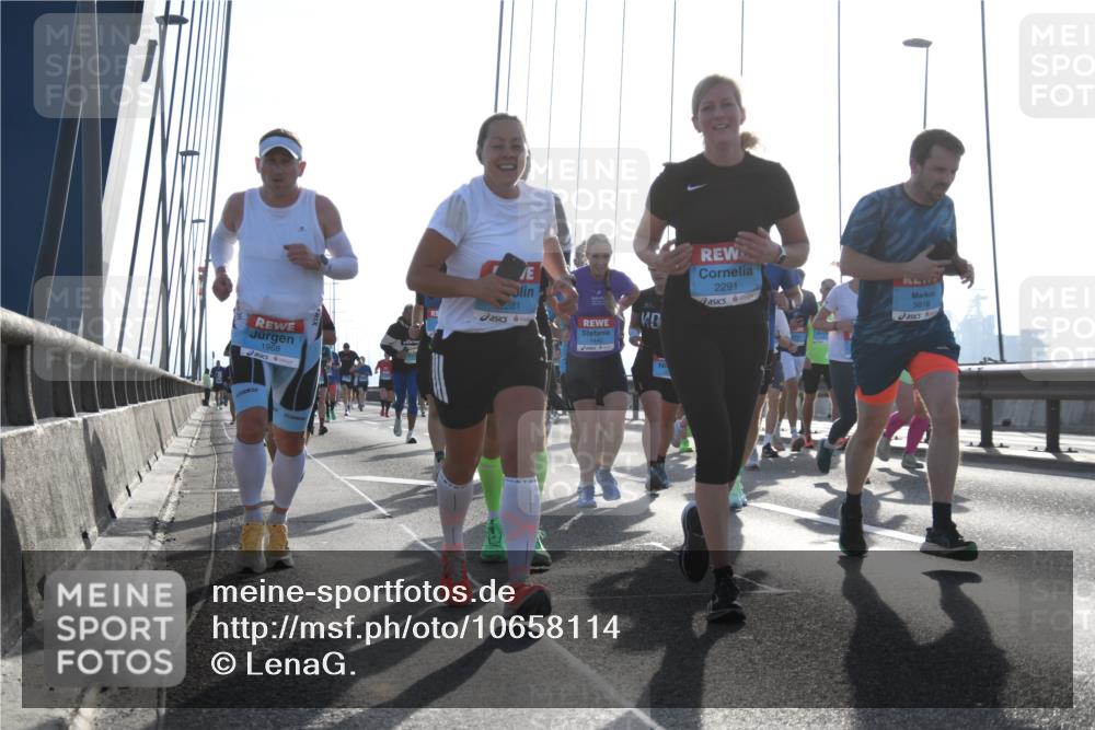 03.10.2026 - Köhlbrandbrückenlauf LenaG. http://msf.ph/oto/10658114 03.10.2026 09:26:51 Position 1 1968, 281, 2291, 3818 meine-sportfotos.de