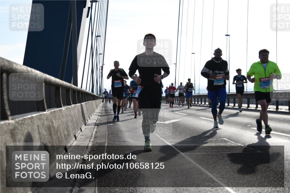 03.10.2026 - Köhlbrandbrückenlauf LenaG. http://msf.ph/oto/10658125 03.10.2026 09:26:56 Position 1  meine-sportfotos.de