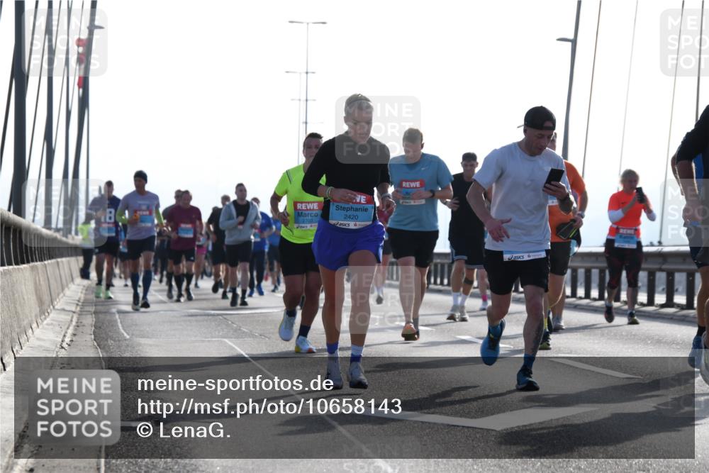 03.10.2026 - Köhlbrandbrückenlauf LenaG. http://msf.ph/oto/10658143 03.10.2026 09:27:07 Position 1 2420, 2703 meine-sportfotos.de