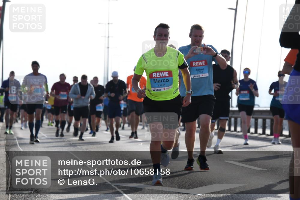 03.10.2026 - Köhlbrandbrückenlauf LenaG. http://msf.ph/oto/10658158 03.10.2026 09:27:10 Position 1 2703, 3768 meine-sportfotos.de
