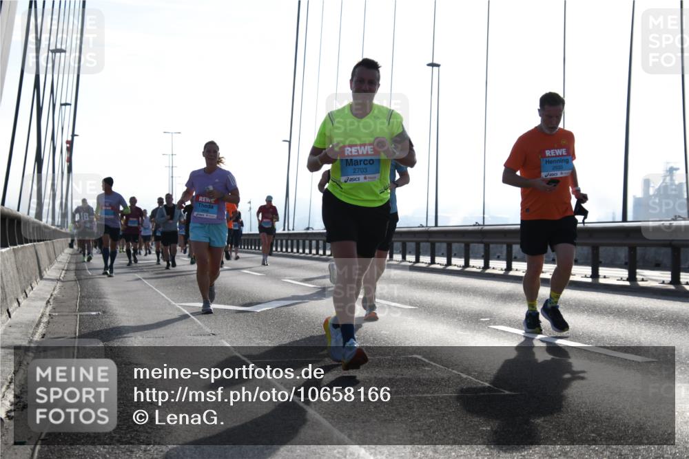 03.10.2026 - Köhlbrandbrückenlauf LenaG. http://msf.ph/oto/10658166 03.10.2026 09:27:12 Position 1 2703, 2633 meine-sportfotos.de