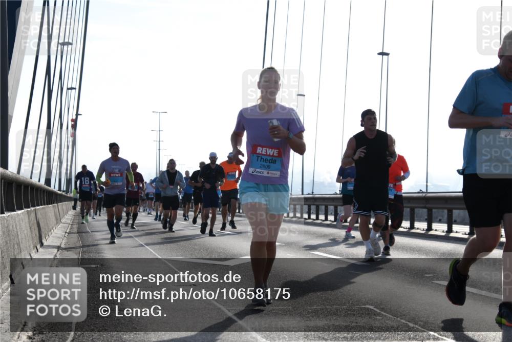 03.10.2026 - Köhlbrandbrückenlauf LenaG. http://msf.ph/oto/10658175 03.10.2026 09:27:14 Position 1 2609 meine-sportfotos.de