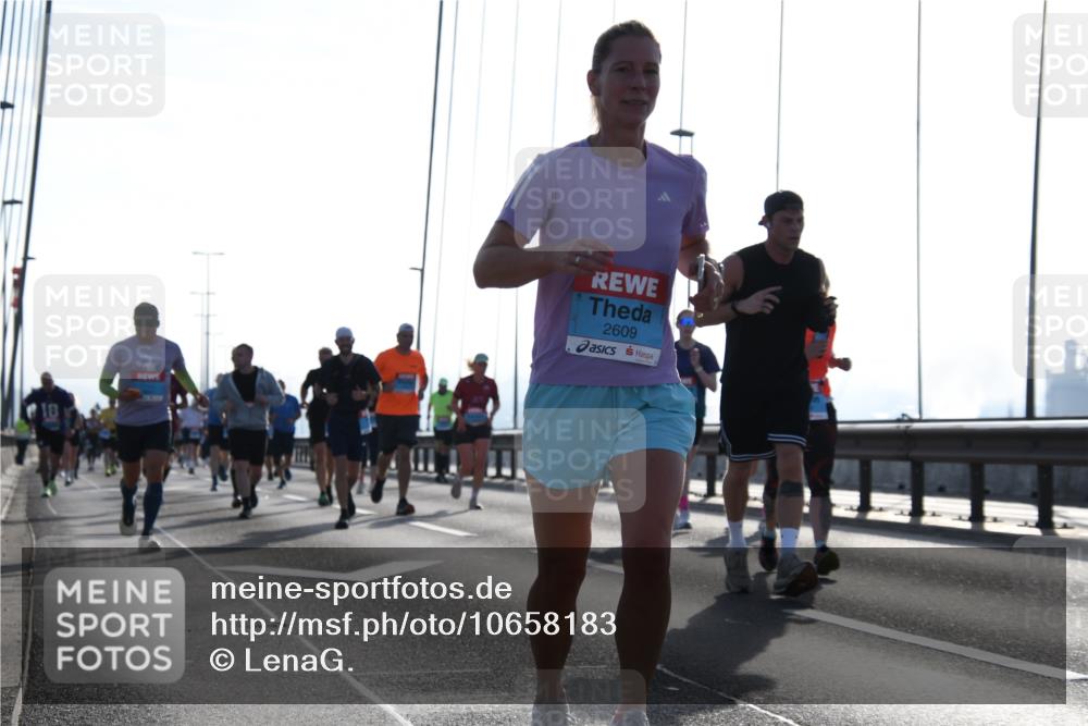 03.10.2026 - Köhlbrandbrückenlauf LenaG. http://msf.ph/oto/10658183 03.10.2026 09:27:15 Position 1 2609 meine-sportfotos.de