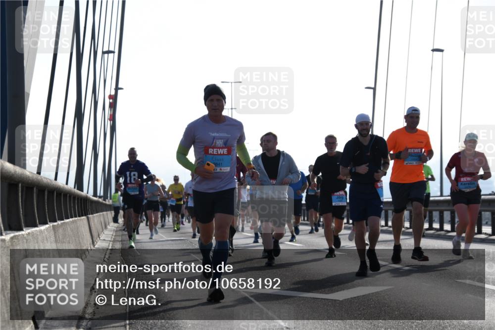 03.10.2026 - Köhlbrandbrückenlauf LenaG. http://msf.ph/oto/10658192 03.10.2026 09:27:17 Position 1 18, 3841 meine-sportfotos.de