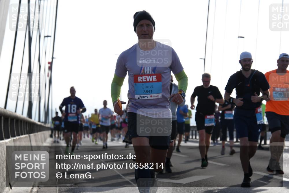 03.10.2026 - Köhlbrandbrückenlauf LenaG. http://msf.ph/oto/10658214 03.10.2026 09:27:18 Position 1 3841 meine-sportfotos.de