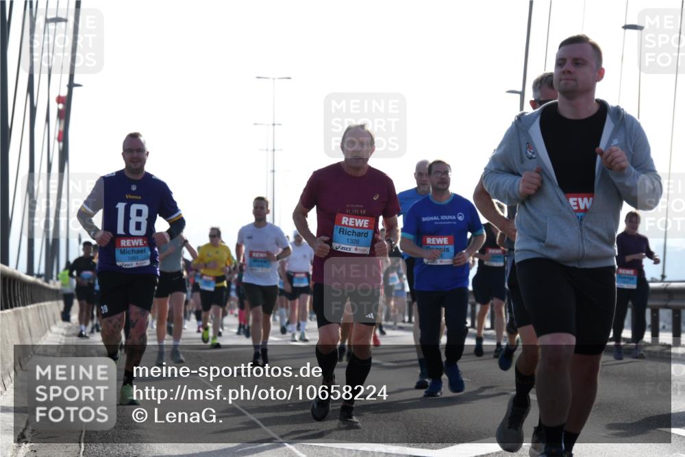 03.10.2026 - Köhlbrandbrückenlauf LenaG. http://msf.ph/oto/10658224 03.10.2026 09:27:21 Position 1 39, 18, 1551, 42, 195, 1326 meine-sportfotos.de