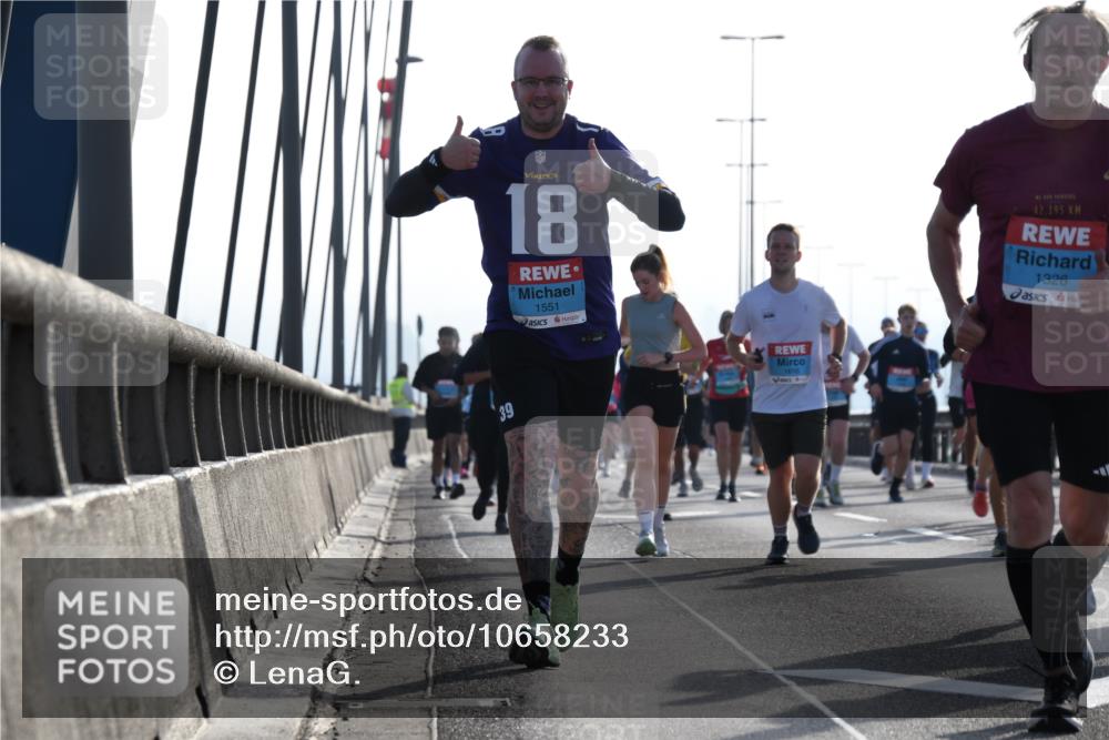 03.10.2026 - Köhlbrandbrückenlauf LenaG. http://msf.ph/oto/10658233 03.10.2026 09:27:22 Position 1 18, 1551, 1616, 42, 195, 1326 meine-sportfotos.de