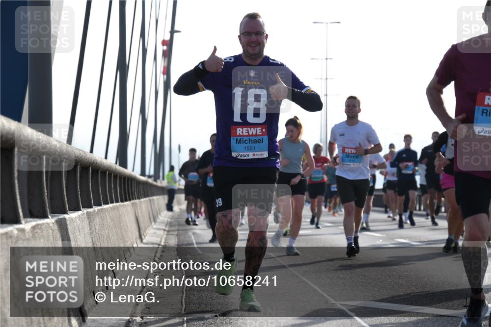 03.10.2026 - Köhlbrandbrückenlauf LenaG. http://msf.ph/oto/10658241 03.10.2026 09:27:23 Position 1 18, 1551 meine-sportfotos.de