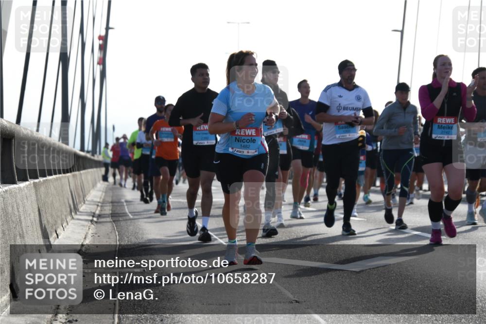 03.10.2026 - Köhlbrandbrückenlauf LenaG. http://msf.ph/oto/10658287 03.10.2026 09:27:37 Position 1 2392, 1482, 1303, 2742 meine-sportfotos.de