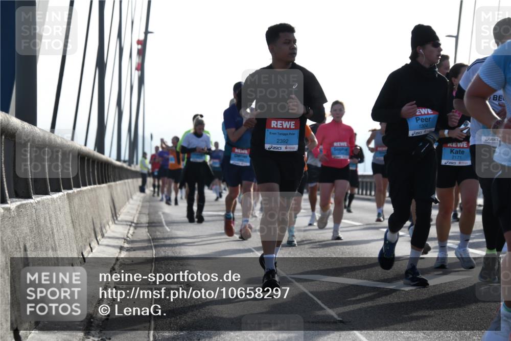 03.10.2026 - Köhlbrandbrückenlauf LenaG. http://msf.ph/oto/10658297 03.10.2026 09:27:40 Position 1 2392, 1304, 2171 meine-sportfotos.de
