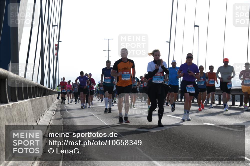 03.10.2026 - Köhlbrandbrückenlauf LenaG. http://msf.ph/oto/10658349 03.10.2026 09:27:54 Position 1 3759, 1630 meine-sportfotos.de