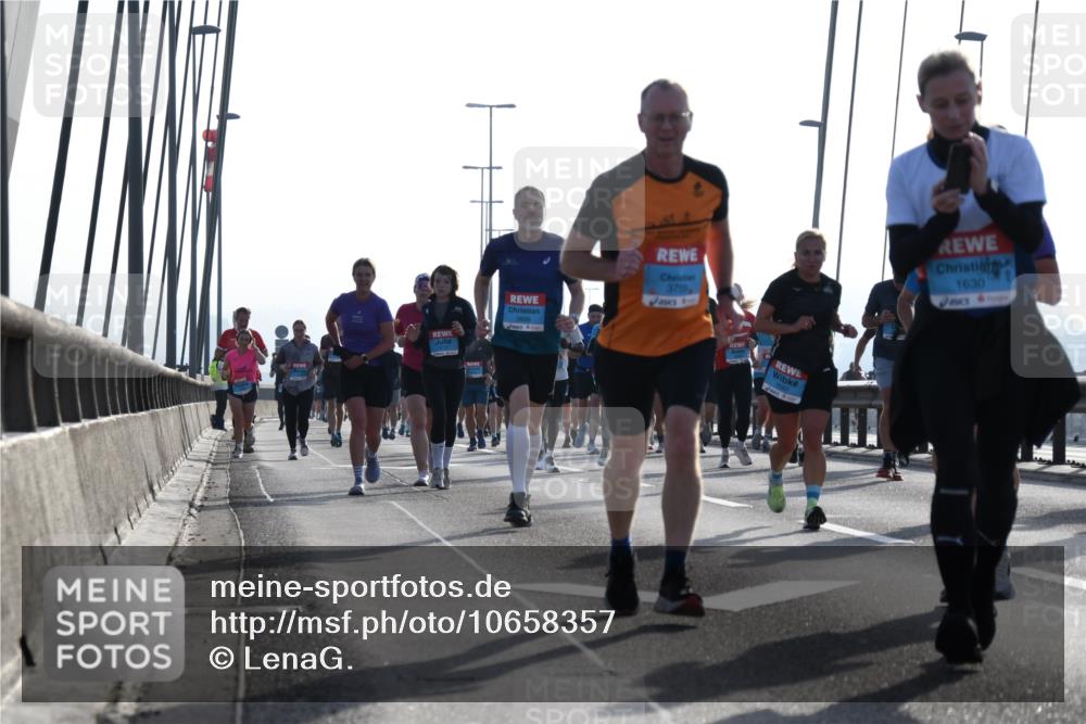 03.10.2026 - Köhlbrandbrückenlauf LenaG. http://msf.ph/oto/10658357 03.10.2026 09:27:55 Position 1 2659, 3759, 1630 meine-sportfotos.de