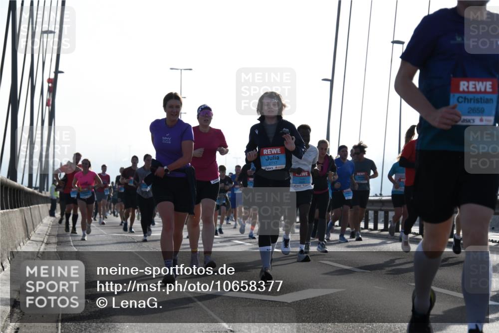 03.10.2026 - Köhlbrandbrückenlauf LenaG. http://msf.ph/oto/10658377 03.10.2026 09:28:00 Position 1 2717, 2659 meine-sportfotos.de
